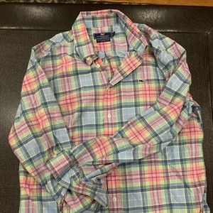 Large vineyard vines button up! Slim fit